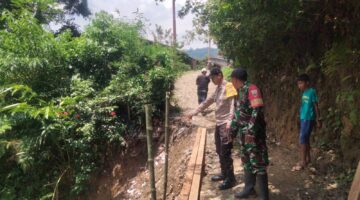 Polsek Juhar Lakukan Penanganan Cepat Jalan Penghubung Antar Desa di Juhar Amblas