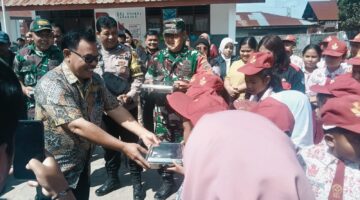 Polsek Simpang Empat Hadiri Launching Program Makan Gizi Gratis di Desa Cinta Rakyat